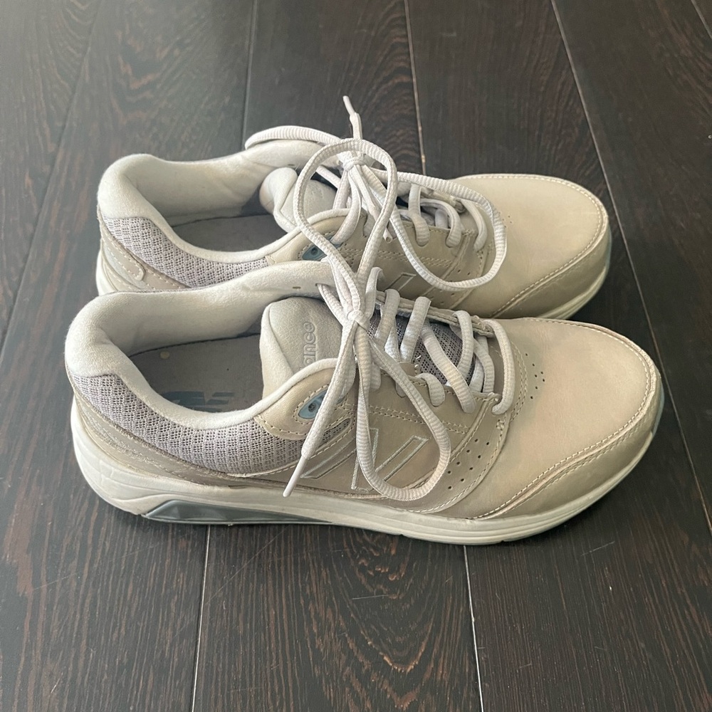 New Balance 928 Cream and Gray Walking Shoes Size 7 Womens
